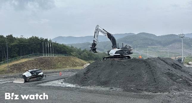 HD현대사이트솔루션의 무인자동화 건설기계 /사진=나은수 기자 curymero0311@