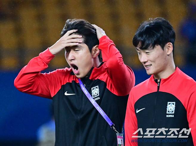 21일 오후 중국 진화스타디움에서 열린 항저우아시아게임 남자축구 예선 2차전 대한민국과 태국의 경기. 태국에 승리한 대표팀 이강인이 동료들과 함께 승리의 기쁨을 나누고 있다. 진화(중국)=송정헌 기자songs@sportschosun.com/2023.09.21/