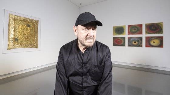 앨런 손피스트는 대지 예술의 첫 지평을 연 겻으로 평가된다. 그의 작품을 포함한 전시는 22일 뮤지엄 웨이브에서 개막해 석 달 간 계속된다. 김현동 기자