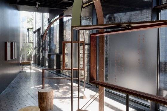 강서경 작가의 개인전 '버들 북 꾀꼬리'의 작품들. [사진 보테가 베네타]