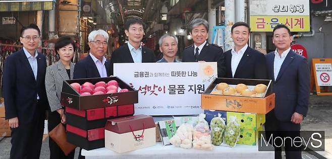 ▲ 기념촬영하는 내외빈