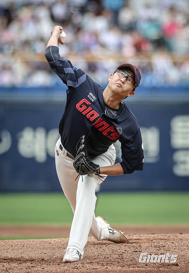 항저우 아시안게임에 출전하는 롯데 자이언츠 박세웅 선수가 2023년 9월17일 대구 수성구 삼성라이온즈파크에서 열린 삼성전에서 공을 던지고 있다. 롯데 자이언츠 제공
