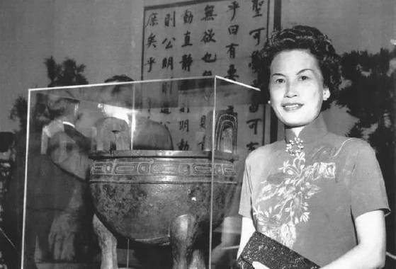 예궁차오는 일본이 밀반출하려는 중국 10대 보물 중 으뜸인 모공정(毛公鼎)을 목숨을 걸고 지킨 공로자였다. 아내 위안융시는 고궁박물원의 모공정 진열실을 자주 갔다. [사진 김명호]
