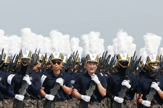 국군의 날 행사를 위해 해군사관생도들이 지난 11일 성남 서울공항에서 분열 연습을 하고 있다. 국방일보 제공