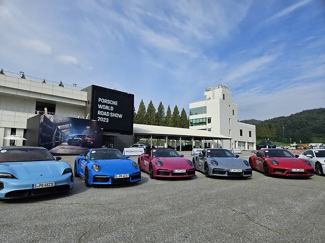 지난 12일 경기 용인 스피드웨이에서 열린 포르쉐 ‘월드 로드쇼 2023’. [김지윤 기자]