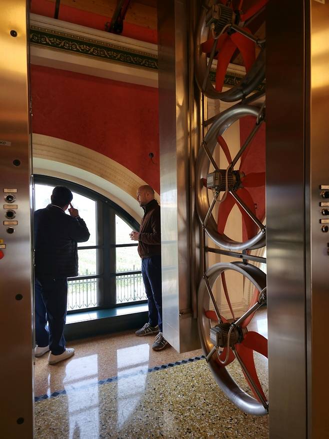 달 포르노 로마노의 현대적인 아마로네 건조시설