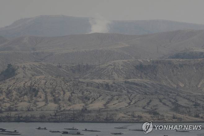 필리핀 화산 스모그 [AP 연합뉴스 자료사진. 재판매 및 DB 금지]