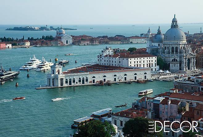 이탈리아 베네치아의 오래된 세관 건물을 레너베이션한 박물관 ‘푼타 델라 도가나’.