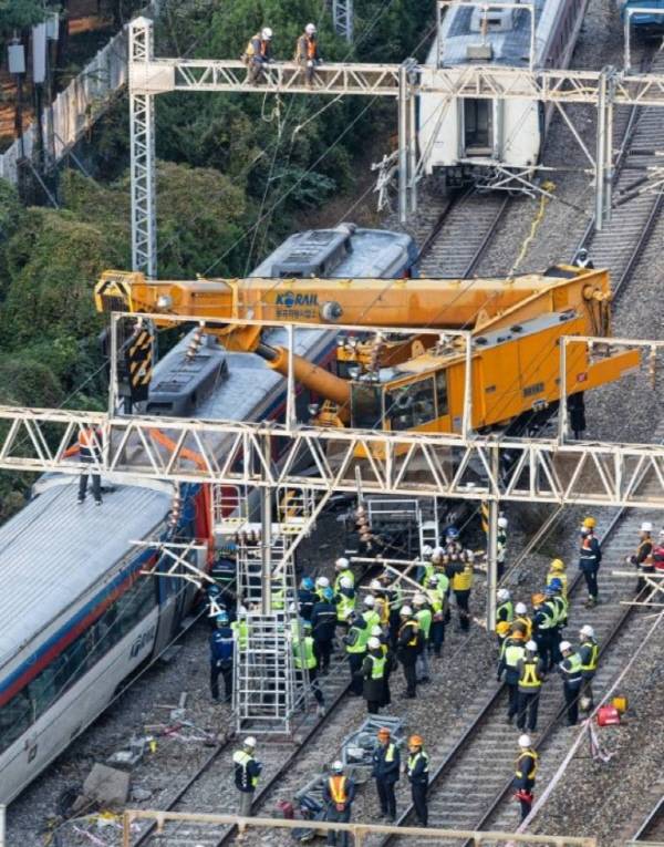 지난해 11월 6일 경부선 영등포역에서 발생한 무궁화호 탈선 현장. 국제신문DB