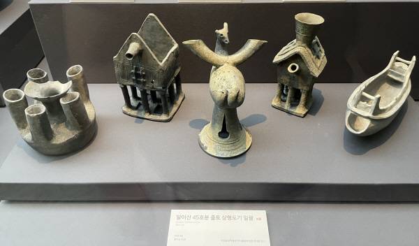말이산 45호분 출토 상형도기 일괄. 허시언 기자