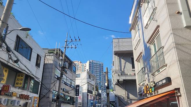 서울 성동구 금호2·3가동 주민센터 인근에서 바라본 신금호파크자이. 이준태 기자