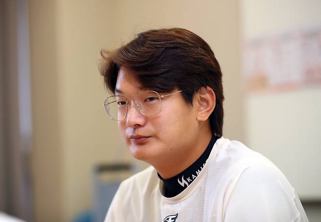 한화 김서현이 20일 충남 서산시 한화이글스 2군 훈련장에서 스포츠경향과 인터뷰 하고 있다. 정지윤 선임기자