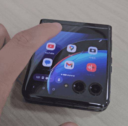 모토로라 ‘레이저40 울트라’ (사진=김정유 기자)