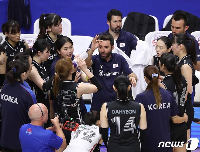 아시안게임에 출전하는 여자 배구대표팀. 2023.6.27/뉴스1 ⓒ News1 신웅수 기자