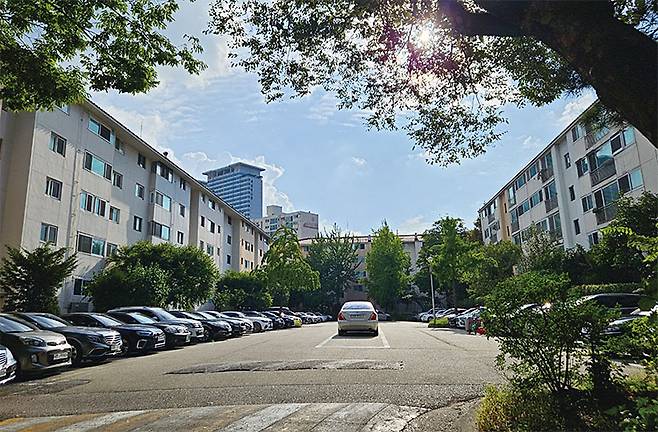 ‘저층 중대형’ 아파트로 구성된 서울 양천구 목동신시가지 5단지. 사진이미호 기자