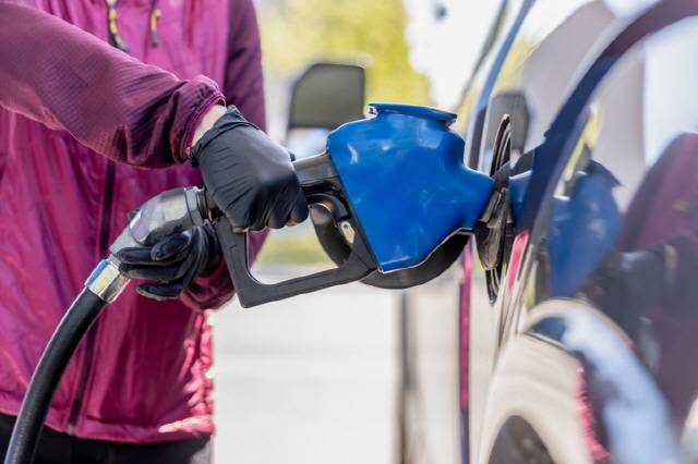 자동차 무게, 운전습관, 주유 시간대 등에 신경을 쓰면 기름값을 일부 줄일 수 있다./사진=게티이미지뱅크