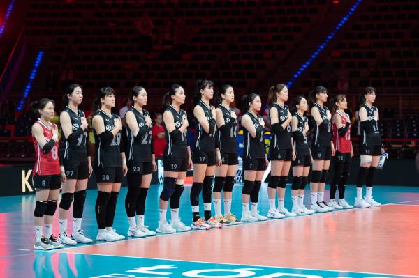 2024 파리 올림픽 예선전에 참가한 한국 여자배구 대표팀. EPA/연합뉴스