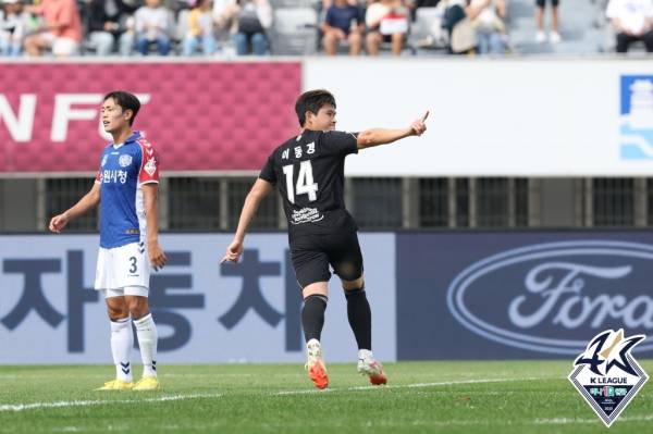 24일 수원종합운동장에서 열린 수원FC와 울산 현대의 경기. 전반전 울산 이동경이 선제골을 넣은 뒤 세리머니를 펼치고 있다. 사진=프로축구연맹