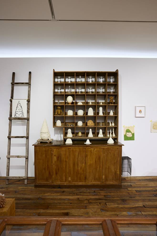 An installation view of “Yoshitomo Nara: Ceramic Works” at Pace Gallery in Hannam-dong, central Seoul (courtesy of the gallery)