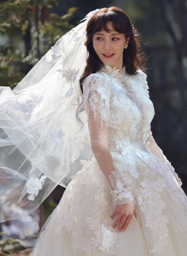 안혜경 소셜미디어, 클라라 웨딩