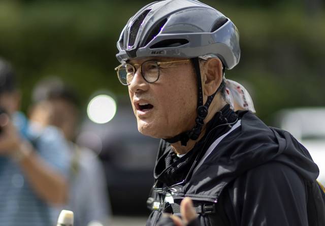 ▲유인촌 문화체육관광부 장관 후보자가 지난 14일 오전 서울 종로구에 마련된 청문회 준비 사무실로 출근하며 취재진 질문에 답하고 있다. ⓒ연합뉴스