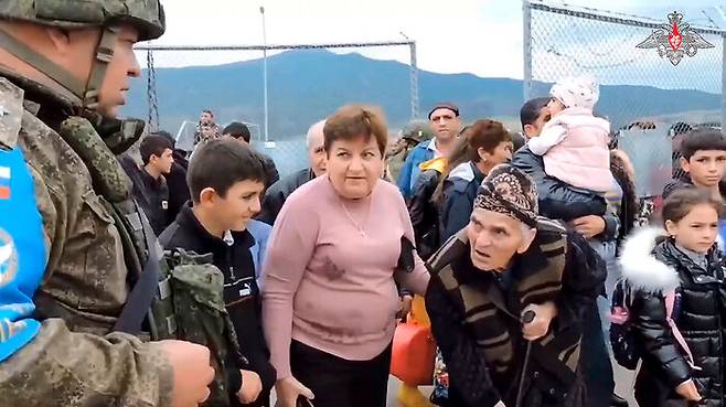 러시아 평화유지군 캠프로 피신한 아르메니아인들