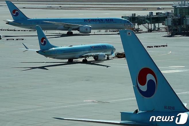 19일 오후 인천국제공항 전망대에서 바라본 계류장에 대한항공 항공기가 대기하고 있다. 2023.2.19/뉴스1 ⓒ News1 박정호 기자