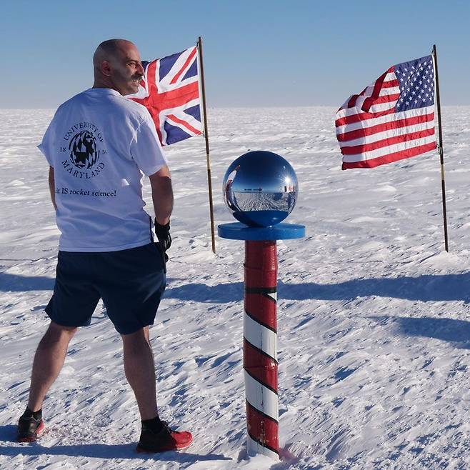 미국 메릴랜드대 항공우주학과 토마스랩스 교수가 미국의 남극기지에서 연구원으로 근무할 당시 찍은 사진./미국 메릴랜드대 홈페이지