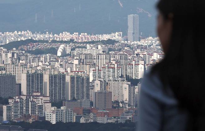 서울 남산에서 내려다 본 시내 아파트. /뉴스1