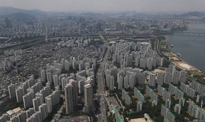 올들어 수도권을 중심으로 아파트 매매거래량이 회복세를 보이고 있다. 사진은 서울 강남 지역 아파트 단지 모습.  뉴시스