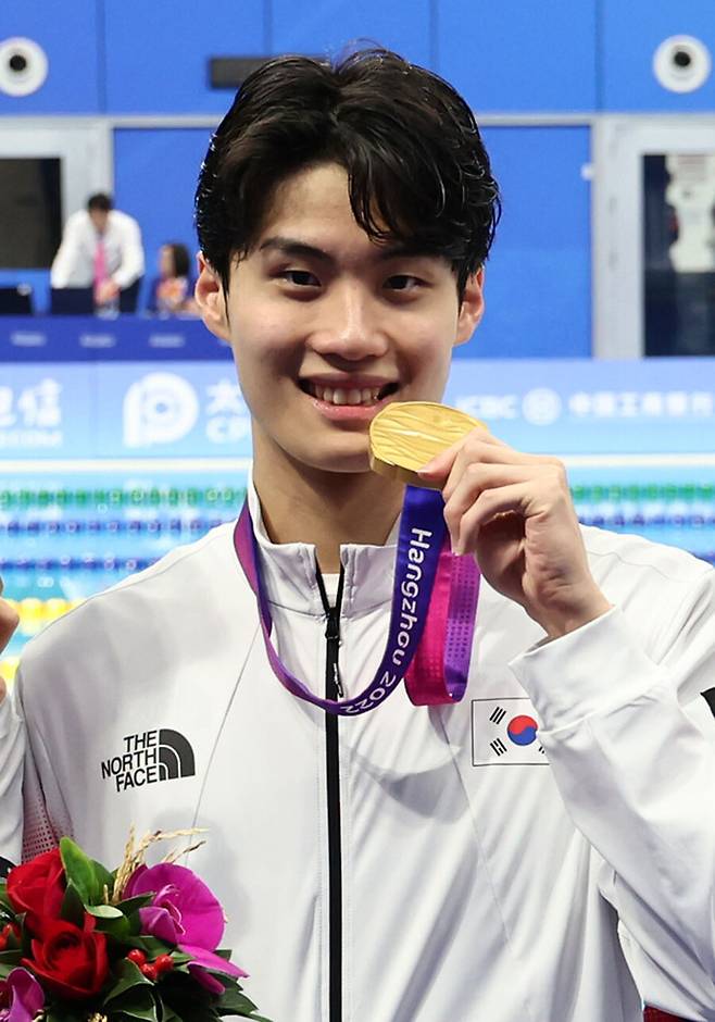 ▲ 2022 항저우 아시안게임 수영 남자 계영 800m에서 우승한 한국 남자 수영 대표팀의 황선우 ⓒ연합뉴스