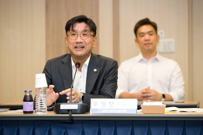 주영창 과학기술정보통신부 과학기술혁신본부장이 26일 서울 종로구 광화문교보빌딩에서 열린 '국가과학기술자문회의 제5회 심의회의'에서 발언하고 있다. 연합뉴스 제공