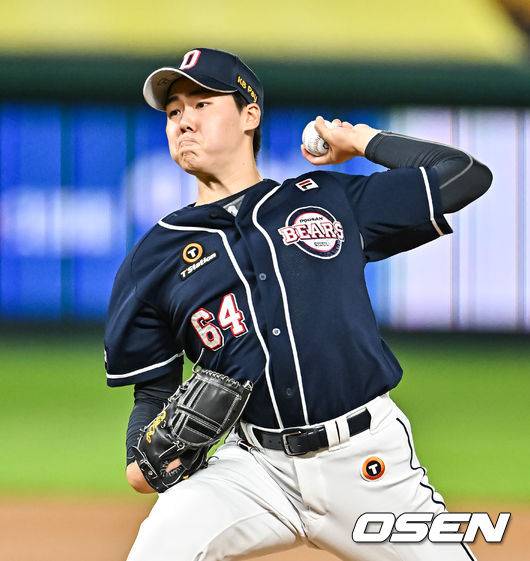 [OSEN=문학, 박준형 기자]1회말 두산 선발투수 최승용이 역투하고 있다.  2023.09.27  / soul1014@osen.co.kr