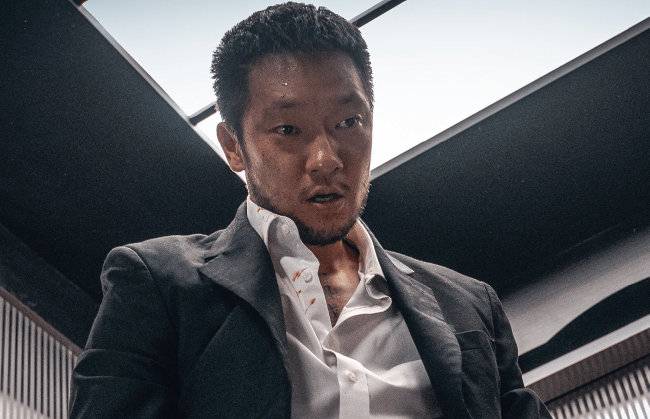 ‘범죄도시2’의 빌런 강해상(손석구)은 1편의 악당 장첸(윤계상)처럼 조직을 거느리지 않고 혼자 움직인다. 잔인성도 장첸보다 돌출적이고 막무가내다. [에이비오엔터테인먼트]