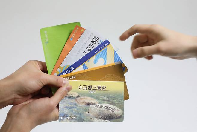 지난 7월 5대 시중은행의 미성년자 예적금 잔액이 5조513억원으로 집계됐다. ⓒ시사저널