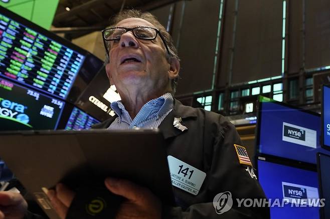 NYSE 입회장에서 일하는 트레이더의 모습 [연합뉴스 자료사진]