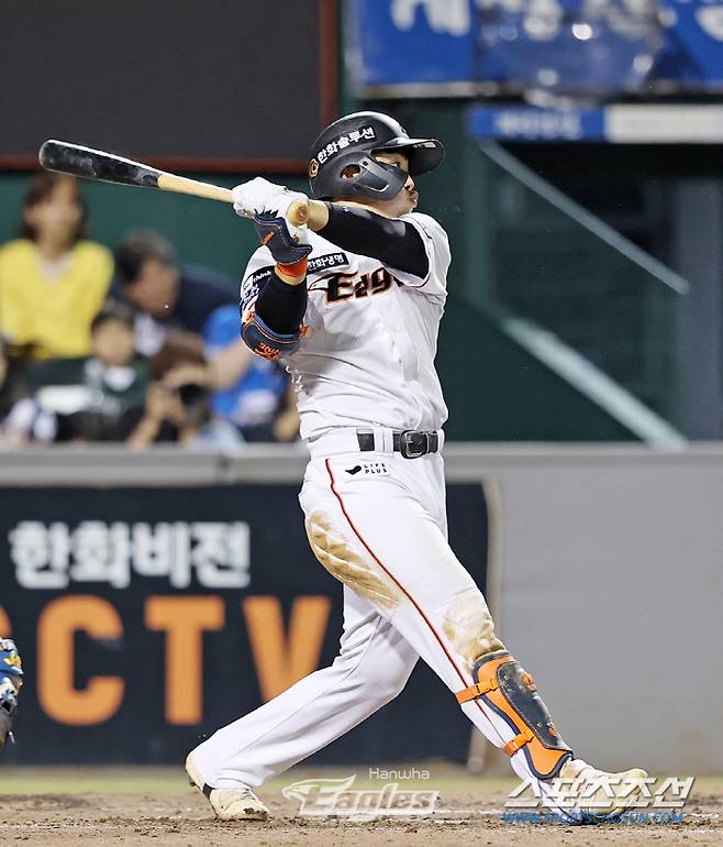 문현빈이 27일 삼성과 더블헤더 2차전 4회 1타점 2루타를 터트렸다. 4대0 승리로 이어진 결승타. 사진제공=한화 이글스