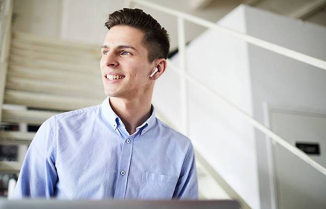 무선 이어폰은 편리함을 앞세워 빠르게 대중화되고 있다 / 출처=엔바토엘리먼트