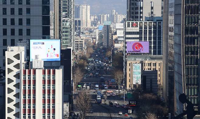 국내 주요 기업들이 한가위를 맞아 상생 활동을 펼친다. 사진은 국내 주요 기업이 몰려있는 서울 광화문네거리. /사진=뉴스1