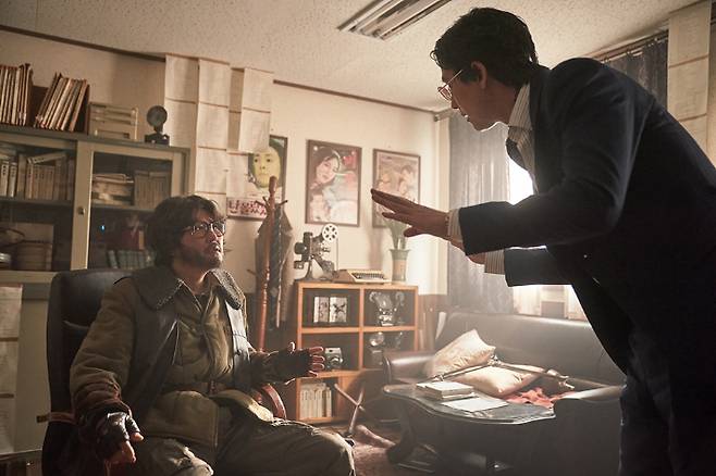 영화 '거미집' 스틸컷. ㈜바른손이앤에이 제공