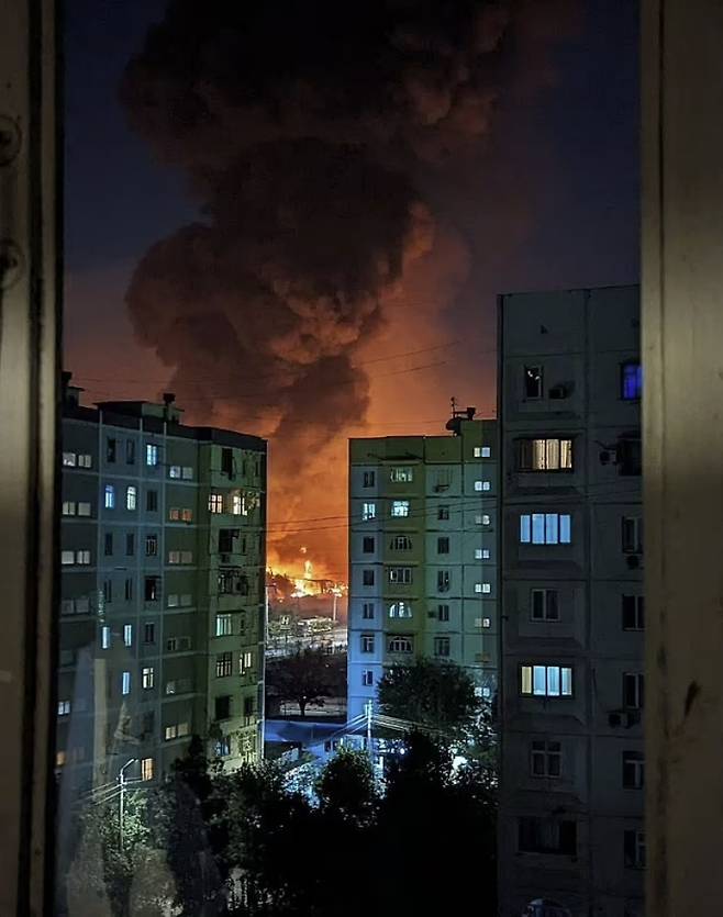 28일 새벽(현지시간) 우주베키스탄 수도에 있는 타슈켄트 국제공항 인근에서 대형 폭발 및 화재가 발생했다. 사진=트위터