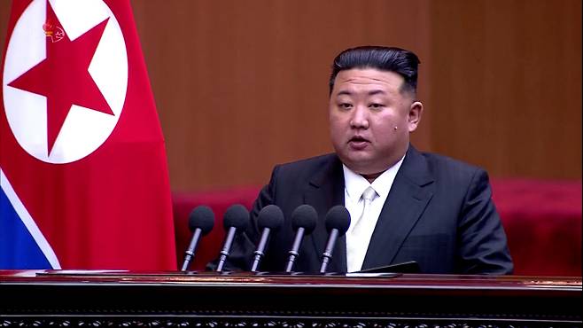 북한 김정은 국무위원장이 지난 26~27일 평양 만수대의사당에서 열린 최고인민회의 제14기 제9차 회의에서 연설했다고 조선중앙TV가 28일 보도했다. ⓒ조선중앙TV 화면