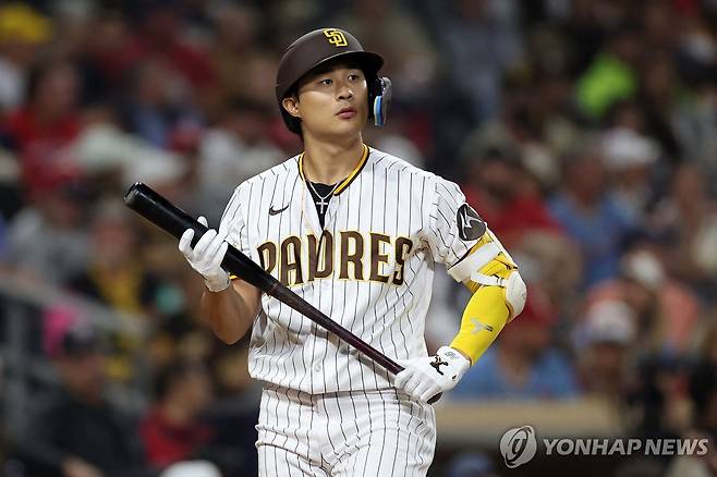 아쉬움 속에 타석에서 돌아서는 김하성 [AFP/게티이미지=연합뉴스]