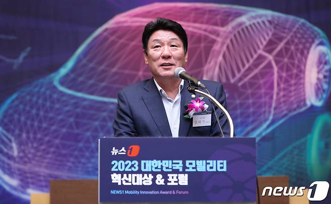 강대식 국민의힘 의원이 6일 서울 중구 대한상공회의소 의원회의실에서 열린 ‘2023 대한민국 모빌리티 혁신대상&포럼’에서 축사하고 있다. 2023.7.6/뉴스1 ⓒ News1 허경 기자