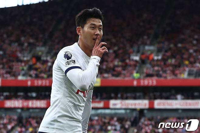 토트넘 홋스퍼의 손흥민이 24일(현지시간) 런던의 에미레이츠 스타디움에서 열린 EPL 아스널과 경기서 골을 터트린 뒤 기뻐하고 있다. 2023.9.25 ⓒ AFP=뉴스1 ⓒ News1 우동명 기자