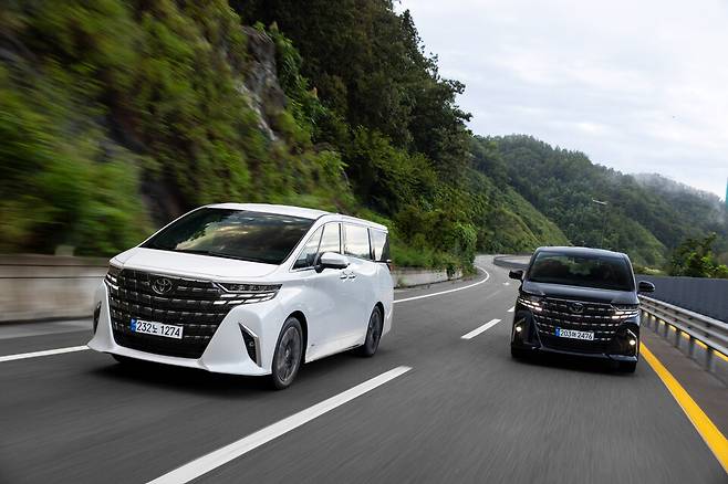 토요타 알파드 주행 모습 (사진=토요타코리아)