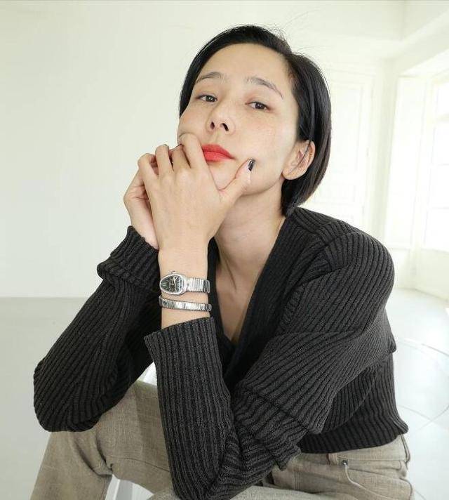 김나영은 자신의 유튜브 채널에서 니플 패치의 편리함에 대해 이야기했다. 김나영 SNS