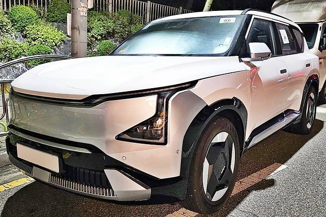 최근 유튜버 '숏카'의 카메라에 담긴 EV5 프로토타입 모습. [사진=숏카  유튜브 채널]