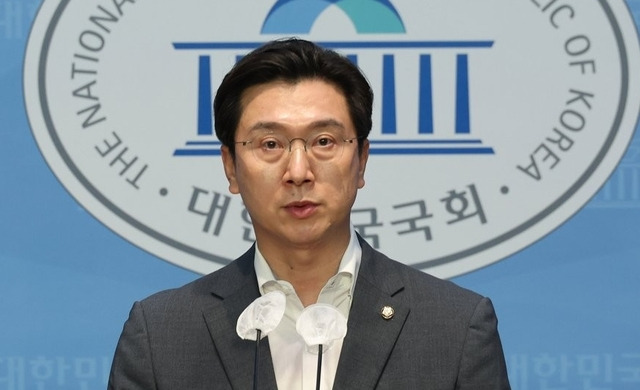 논평하고 있는 강민국 국민의힘 수석대변인. 연합뉴스