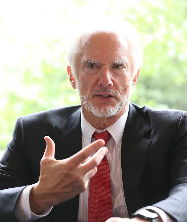 '인공지능(AI) 석학' 제리 카플란 박사가 지난 21일 서울 소공동 웨스틴조선호텔에서 조선비즈와 인터뷰를 하고 있다./조선비즈